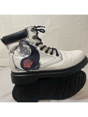 RAAD Women's White Suede Yin Yang Dragon Boots Sz 9